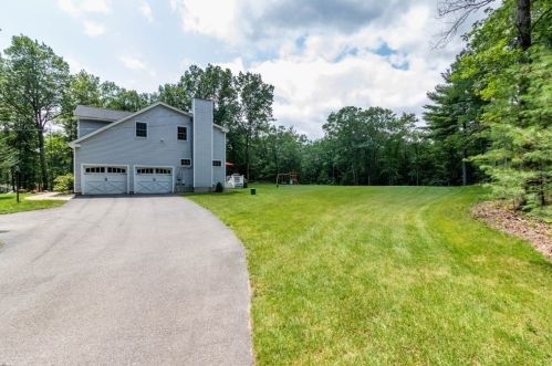 42 Seaverns Bridge Rd, Amherst, NH 03031 exterior