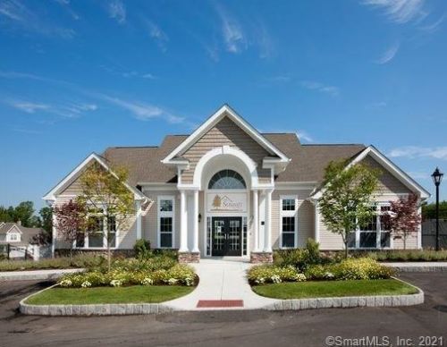 38 Hunting Ridge Ln, Bethel, CT exterior