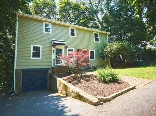 84 Roundwood Rd, Newton, MA 02464 exterior