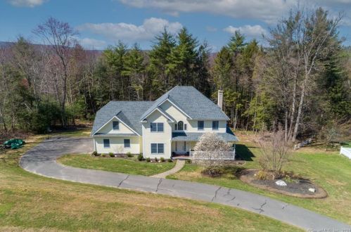 19 Hillyer Way, Granby, CT 06035 exterior