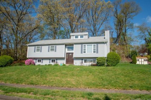 4 Benanto Dr, Derby, CT 06418 exterior