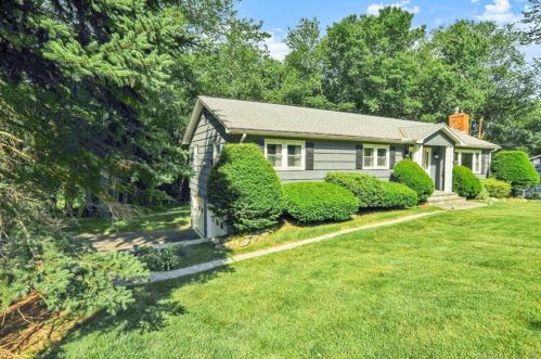 128 Swendsen Dr, Upper Stepney, CT 06468 exterior