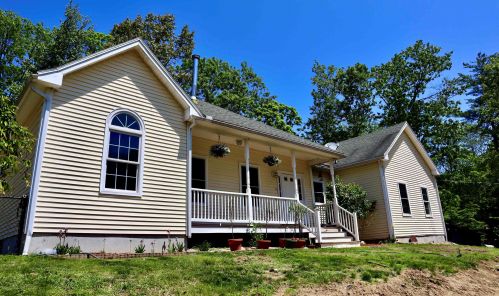 62 Forest Rd, Weare, NH 03281 exterior