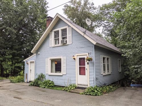 8 Lower School St, New Ipswich, NH 03071 exterior