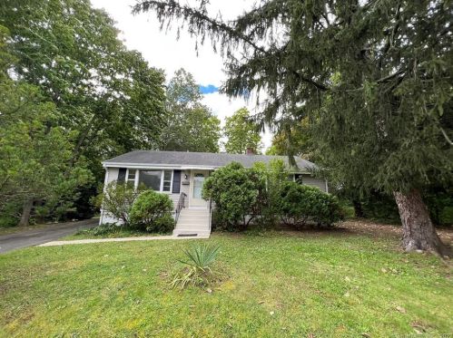 1 Greenbriar Dr, Bloomfield, CT 06002 exterior