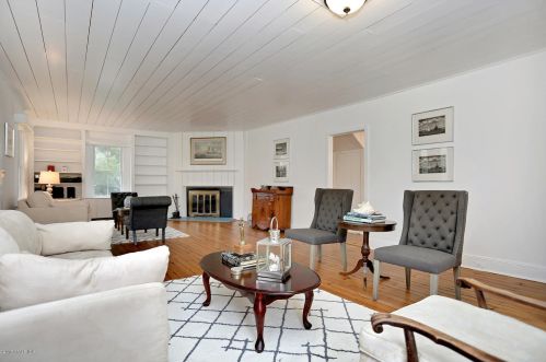 18 Grimes Rd, Old-Greenwich, CT 06870 exterior