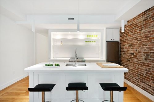 15 Regent Cir, Brookline, MA 02445 exterior