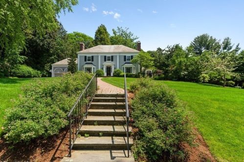 6 Paul Revere Rd, Worcester, MA 01609 exterior