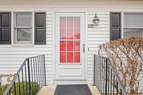 14 Commodore Cmns, Derby, CT 06418 exterior