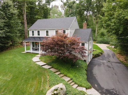 494 Round Top Rd, Burrillville, RI 02830 exterior
