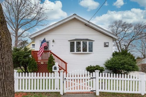 24 Volusia Rd, Hingham, MA 02043 exterior