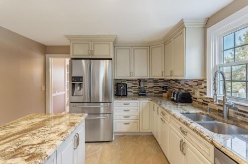 17 Pine Grove Ave, Lincoln, RI 02865 exterior