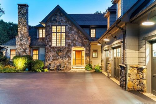 29 Canterbury Ln, Sandy-Hook, CT 06482 exterior