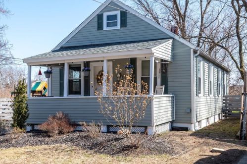26 Dundas Ave, Warwick, RI 02889 exterior