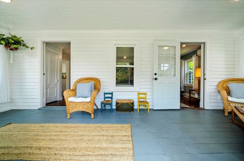 254 Middle Rd, Falmouth, ME 04105 exterior