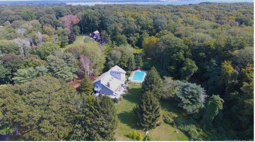 86 Old Black Point Rd, Niantic, CT 06357 exterior