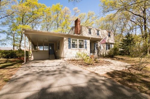 138 Stonehaven Rd, Fall River, MA 02723 exterior