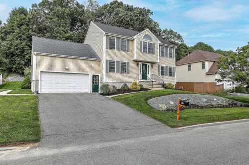 13 Bernon Dr, Lincoln, RI 02865 exterior