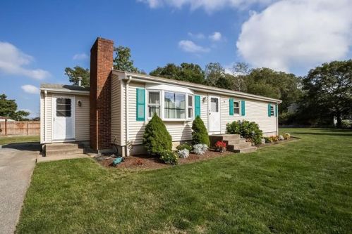 29 Greenfield Rd, Horseneck Beach, MA 02790 exterior