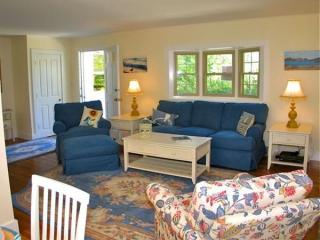 129 Otis Bassett Rd, Marthas Vineyard, MA 02568 exterior