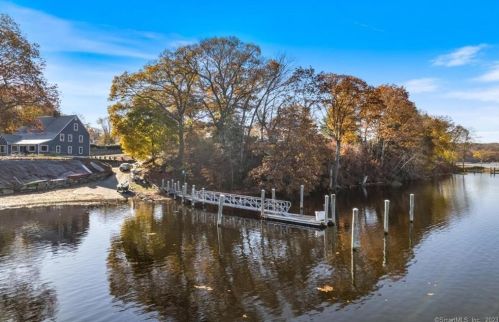 60 Hurlbutt Rd, Gales-Ferry, CT 06335 exterior