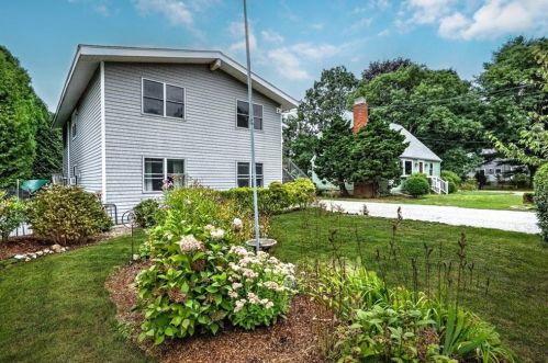 16 Wayland Trl, Narragansett, RI 02882 exterior