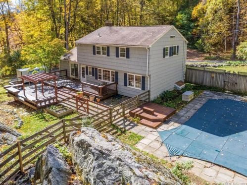 46 Pin Pack Rd, Ridgefield, CT 06877 exterior