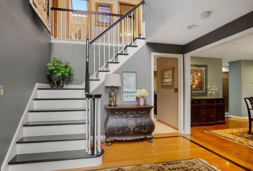 1 Coachman Ridge Rd, Shrewsbury, MA 01545 exterior
