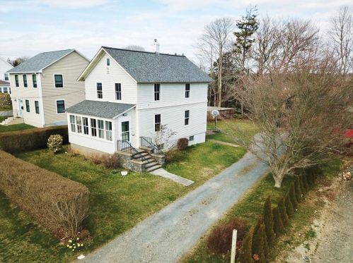 322 Boulevard, Middletown, RI 02842 exterior