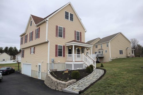 77 Stard Rd, Seabrook, NH 03874 exterior