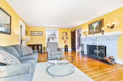 18 Angier Cir, Newton, MA 02466 exterior