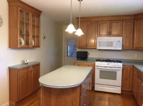 17 Iroquois Rd, Nashua, NH 03063 exterior