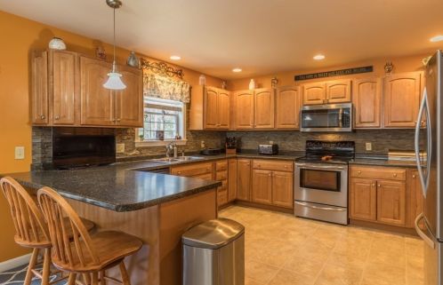 257 Tom Swamp Rd, Petersham, MA 01366 exterior