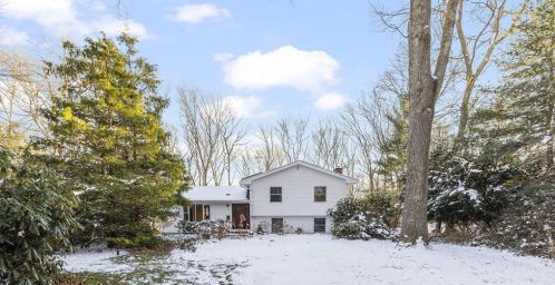 71 Conant Ln, Kingston, RI 02881 exterior