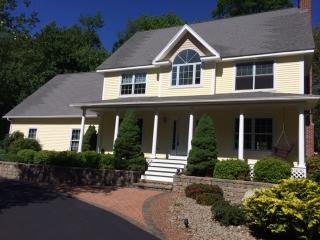 15 Birchview Dr, Ellington, CT 06029 exterior