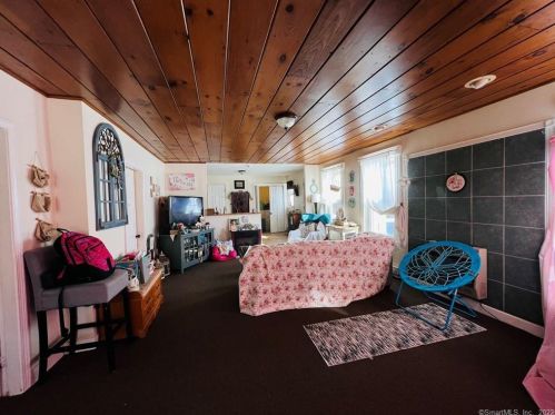 78 Prospect Ave, Killingly, CT 06239 exterior