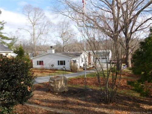 31 Edgewood Rd, Niantic, CT 06357 exterior
