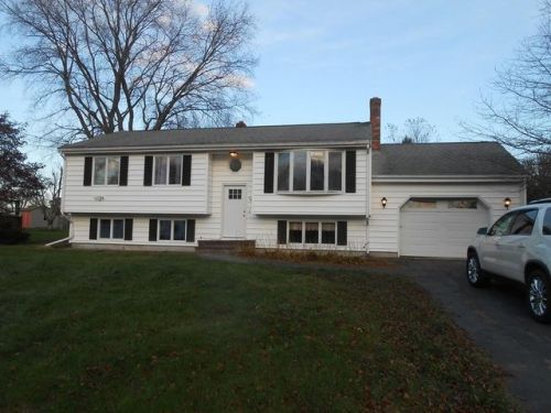 30 Quequechan Rd, Taunton, MA 02780 exterior