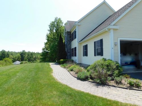 11 Shedd Ln, Hollis, NH 03049 exterior