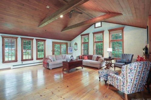 9 Codfish Hill Rd, Bethel, CT 06801 exterior
