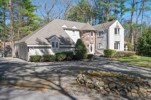 19 Georgiana Dr, Valley Falls, RI 02864 exterior