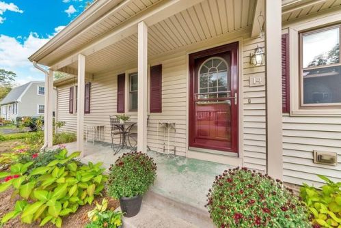 14 Rabideau Dr, Easthampton, MA 01027 exterior