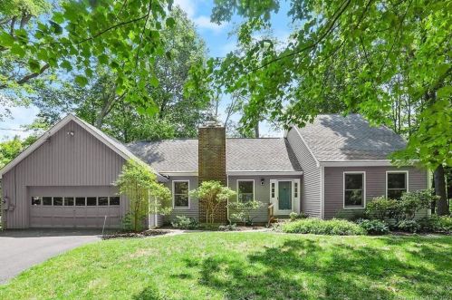 24 Craigmoor Rd, Ridgefield, CT 06877 exterior