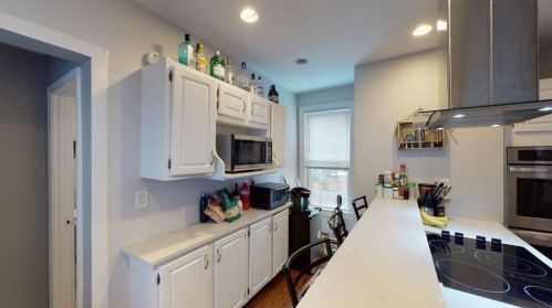 431 4Th St, Roxbury-Xing, MA 02127 exterior
