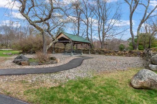 4 Jackson Ridge Ter, Kittery, ME 03904 exterior
