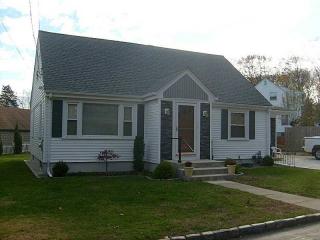 8 Morgan Ave, Johnston, RI 02911 exterior