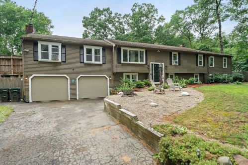 25 Laurie Ln, East Bridgewater, MA 02324 exterior