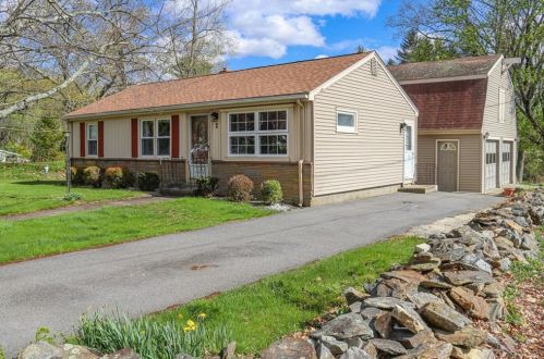 1 Ventry Dr, Valley Falls, RI 02864 exterior