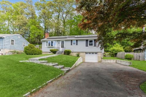 22 Cobblers Ln, Norwalk, CT 06851 exterior