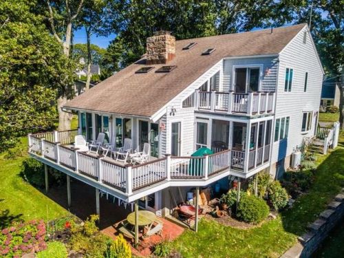 212 Wood Hill Rd, Narragansett, RI 02882 exterior
